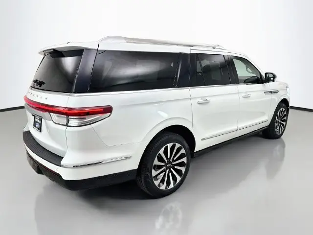 2024 Lincoln Navigator - $65,212