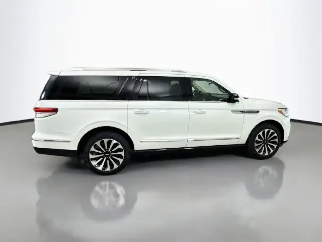 2024 Lincoln Navigator - $65,212
