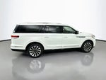 2024 Navigator L Thumbnail 8