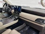 2024 Navigator L Thumbnail 32
