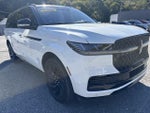 2025 Navigator L Thumbnail 1