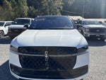 2025 Navigator L Thumbnail 8