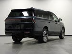 2025 Navigator L Thumbnail 3