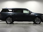 2025 Navigator L Thumbnail 2
