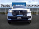 2025 Navigator L Thumbnail 2