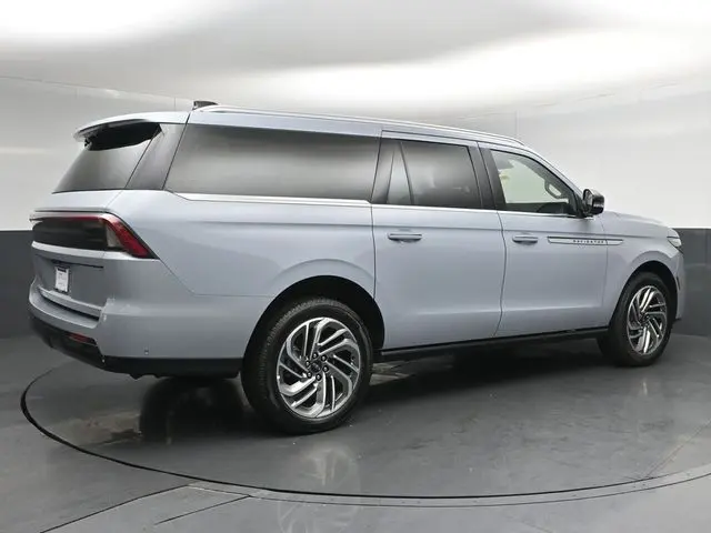 2025 Lincoln Navigator - $81,999