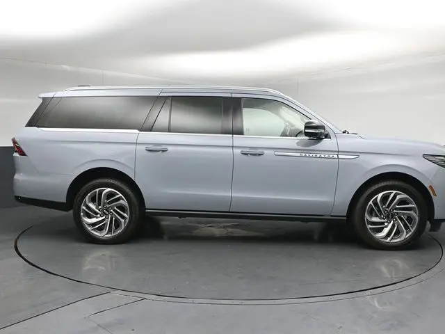 2025 Lincoln Navigator - $81,999