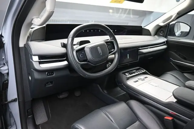 2025 Lincoln Navigator - $81,999