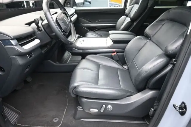 2025 Lincoln Navigator - $81,999