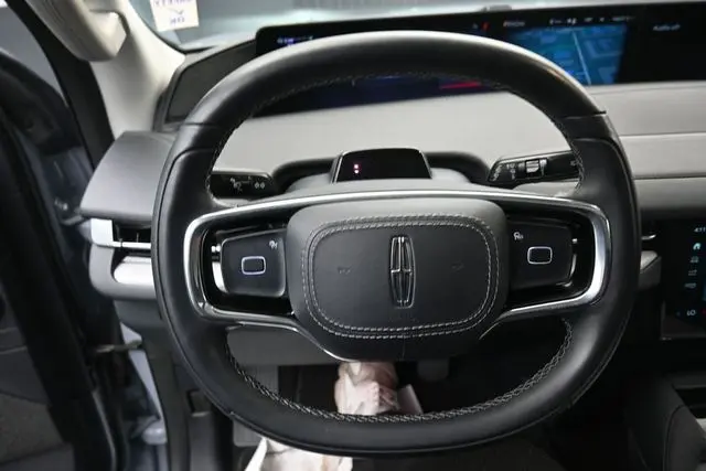 2025 Lincoln Navigator - $81,999