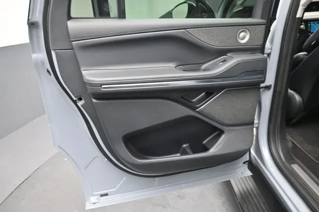 2025 Lincoln Navigator - $81,999