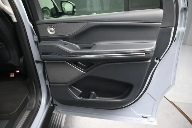 2025 Lincoln Navigator - $81,999