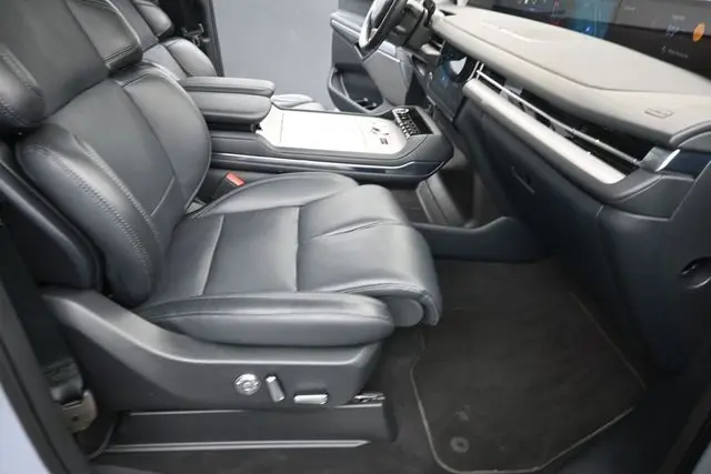 2025 Lincoln Navigator - $81,999