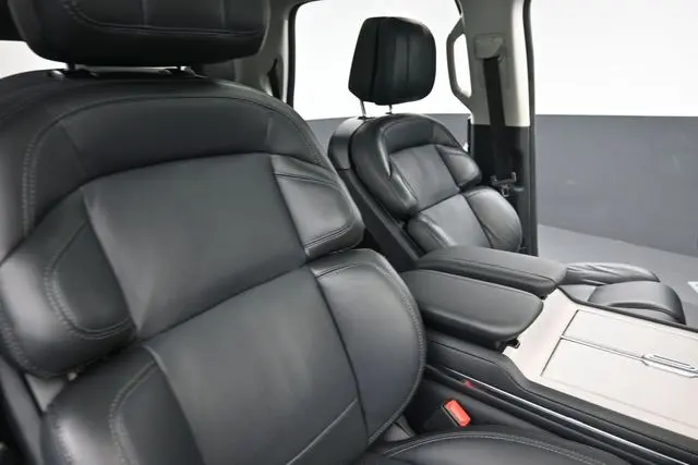 2025 Lincoln Navigator - $81,999