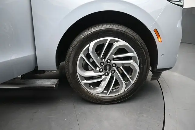 2025 Lincoln Navigator - $81,999