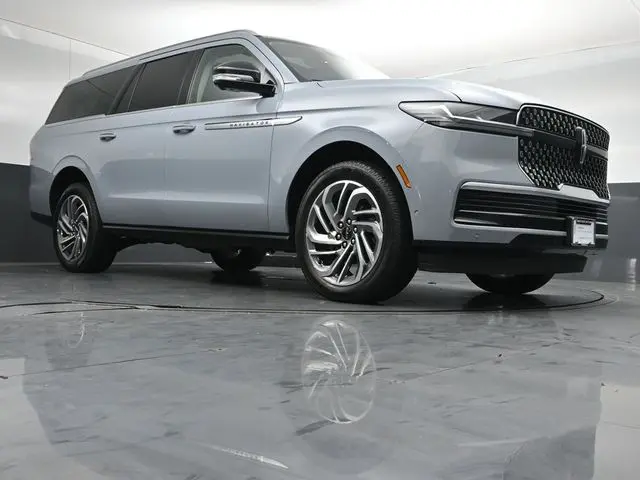 2025 Lincoln Navigator - $81,999