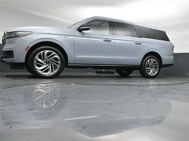 2025 Lincoln Navigator - $81,999