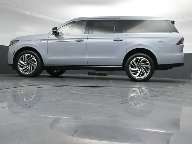 2025 Lincoln Navigator - $81,999
