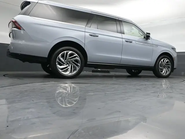 2025 Lincoln Navigator - $81,999