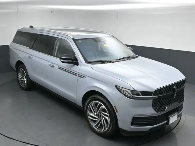 2025 Lincoln Navigator - $81,999