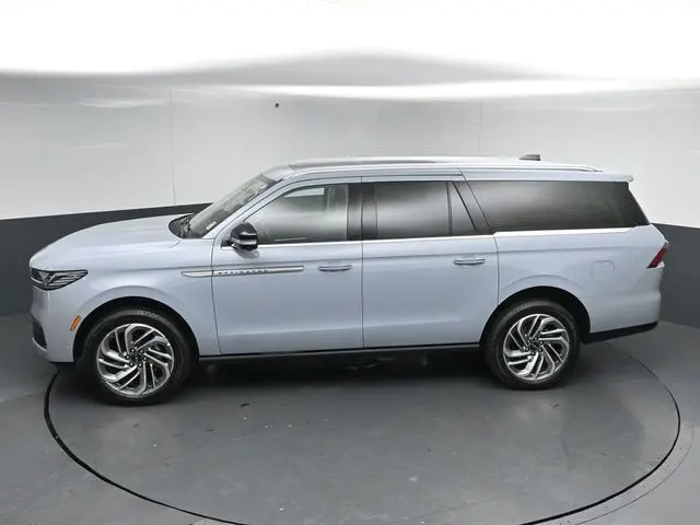 2025 Lincoln Navigator - $81,999