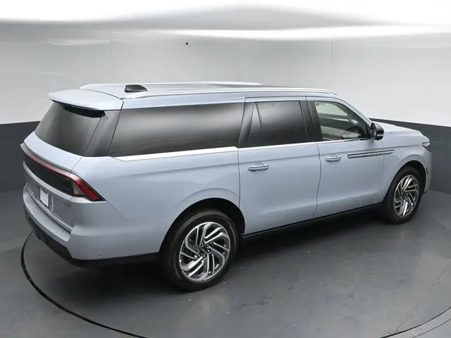 2025 Lincoln Navigator - $81,999