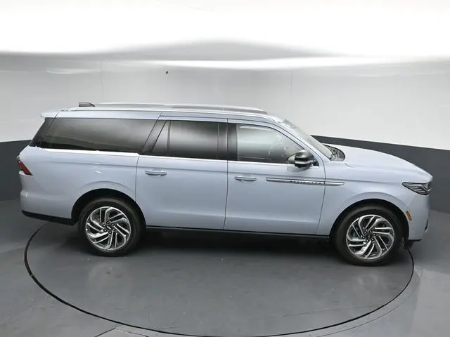 2025 Lincoln Navigator - $81,999