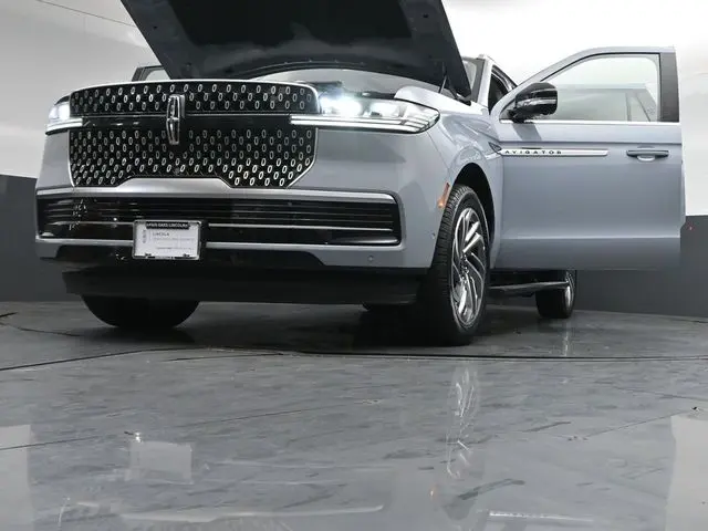 2025 Lincoln Navigator - $81,999