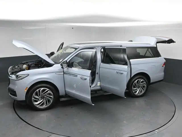 2025 Lincoln Navigator - $81,999