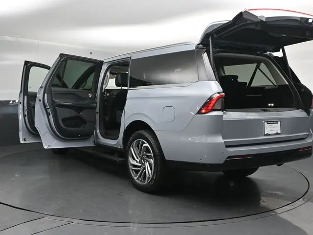 2025 Lincoln Navigator - $81,999