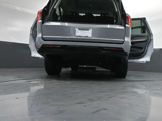 2025 Lincoln Navigator - $81,999