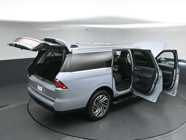 2025 Lincoln Navigator - $81,999