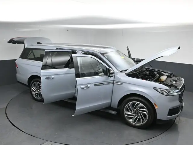 2025 Lincoln Navigator - $81,999