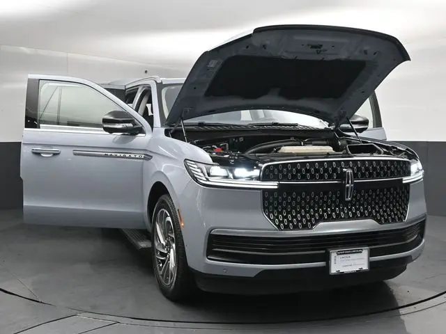 2025 Lincoln Navigator - $81,999