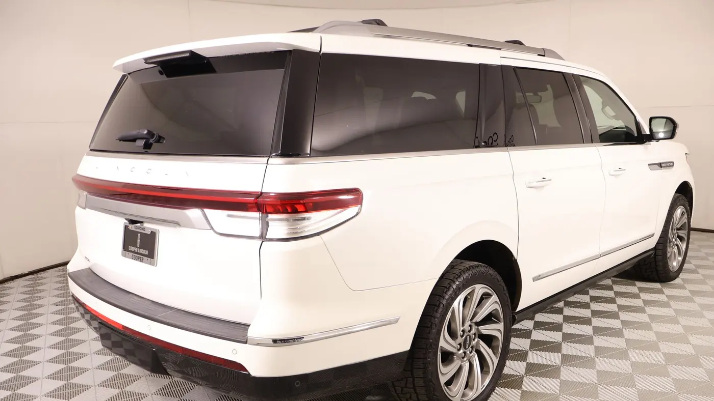2023 Lincoln Navigator L Reserve