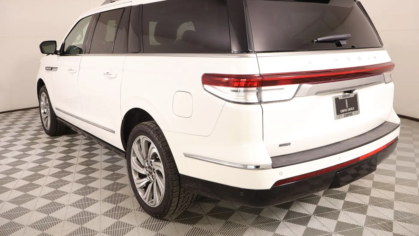2023 Lincoln Navigator L Reserve