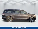 2024 Navigator L Thumbnail 2