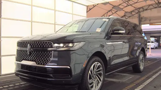 Preowned 2025 Lincoln Navigator L Reserve for Sale