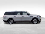 2023 Navigator L Thumbnail 10