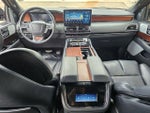 2023 Navigator L Thumbnail 8