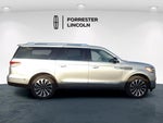 2024 Navigator L Thumbnail 2
