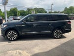 2024 Navigator L Thumbnail 2