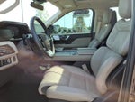 2024 Navigator L Thumbnail 10