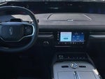 2025 Navigator L Thumbnail 12
