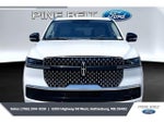 2025 Navigator L Thumbnail 3
