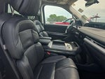 2025 Navigator L Thumbnail 10