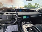 2025 Navigator L Thumbnail 2