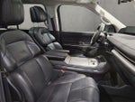 2025 Navigator L Thumbnail 24