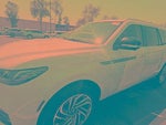 2025 Navigator L Thumbnail 1
