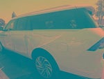 2025 Navigator L Thumbnail 2
